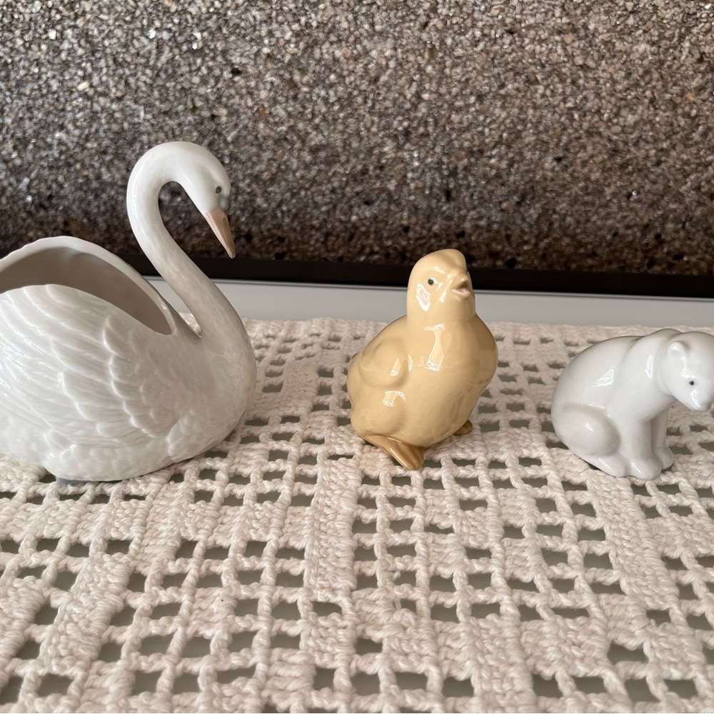 Vintage artist signed hand made DAISA pottery Swan, chick, polar bear made spain